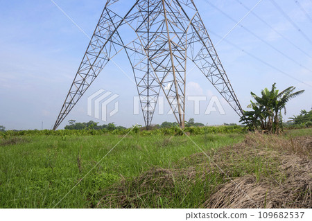 High voltage power lines tower High voltage power lines tower 109682537