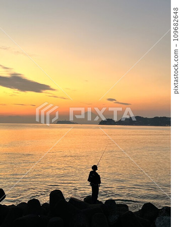 黃昏釣魚的男人 黃昏釣魚的男人 109682648