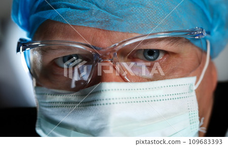Handsome male physician face wearing protective mask 109683393