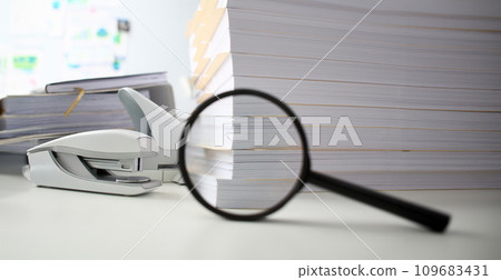 The black reading lens is on the 109683431