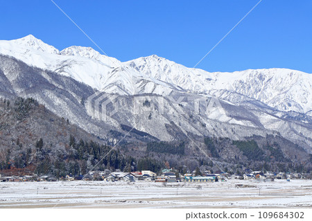 從白馬山腳下看初冬的北阿爾卑斯山 109684302