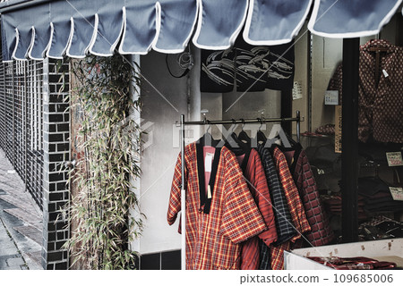 The streets of Tochigi City have a retro Showa era atmosphere and are dotted with various shops that are still open today. The streets of Tochigi City have a retro Showa era atmosphere and are dotted with various shops that are still open today. 109685006