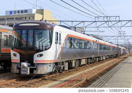 HC85系列停泊在熱田站的拘留軌道上 109685245