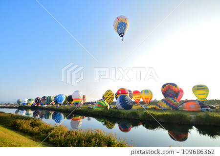 Hot air balloon · balloon Hot air balloon · balloon 109686362