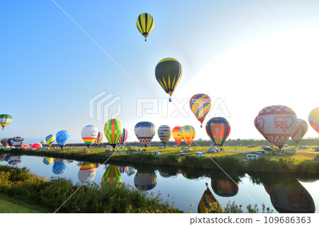 Hot air balloon · balloon Hot air balloon · balloon 109686363