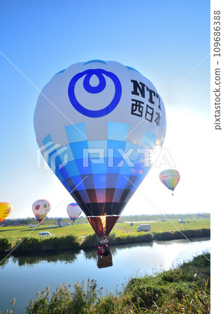Hot air balloon · balloon 109686388