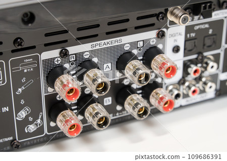 amplifier speaker terminals amplifier speaker terminals 109686391