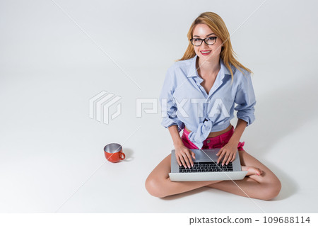 young woman sitting on the floor and using laptop young woman sitting on the floor and using laptop 109688114