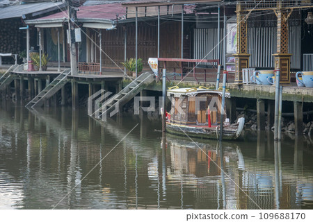 THAILAND AMPHAWA MAE KLONG RIVER BOAT 109688170