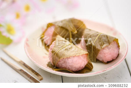 Sakuramochi, a traditional Japanese sweet with an elegant fragrance Sakuramochi, a traditional Japanese sweet with an elegant fragrance 109688232
