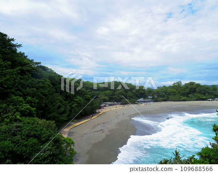 Katsurahama seen from Cape Ryuo (Kochi City, Kochi Prefecture) 109688566