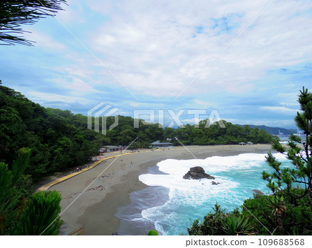 Katsurahama seen from Cape Ryuo (Kochi City, Kochi Prefecture) Katsurahama seen from Cape Ryuo (Kochi City, Kochi Prefecture) 109688568