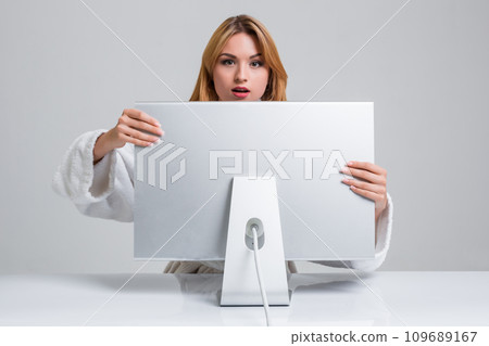 young woman sitting in the table and using computer 109689167