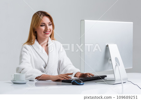 young woman sitting in the table and using computer 109689251