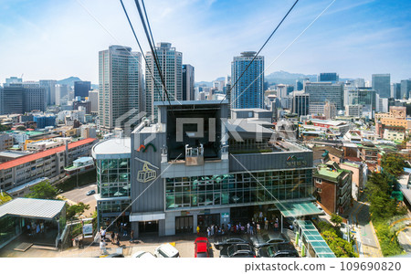 The city view from the cable car while ascending to N-Seoul Tower, a popular tourist destination in Seoul. 109690820