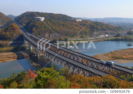 [E2]秋季山陽高速公路：高橋川大橋（岡山縣倉敷市） 109692676