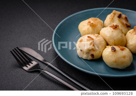 Delicious fresh cooked homemade dumplings with cheese, potatoes and salt 109693128