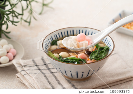 湯圓 冬至 鹹湯圓 紅色 白色 粉色 Tang yuan タンユエン 団子 湯圓 冬至 鹹湯圓 紅色 白色 粉色 Tang yuan タンユエン 団子 109693575