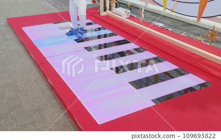 彈奏巨型鋼琴 ~ GIANT PIANO 109693822