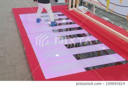 彈奏巨型鋼琴 ~ GIANT PIANO 109693824