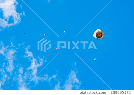 台灣十分老街風景 109695173