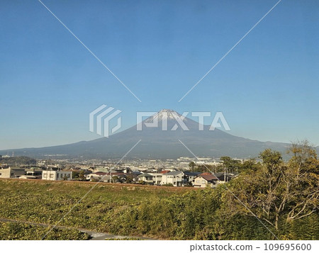 從新幹線看到的富士山 109695600