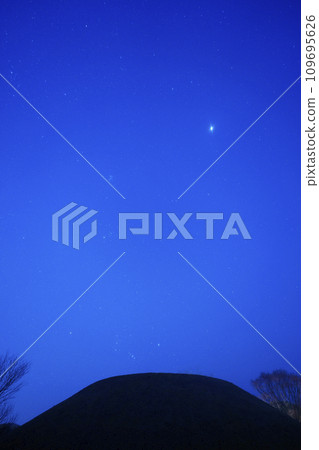 Orion and Subaru floating above Takamatsuzuka Tumulus 109695626