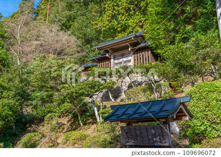 Ukyo Ward, Kyoto City, Yamakuni Mausoleum of the first Emperor Kogon of the Northern Dynasty, Goyamakuni Mausoleum of the 102nd Emperor Gohanazono 109696072