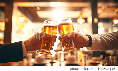 商人在酒吧敬酒 商人在酒吧敬酒 109698456