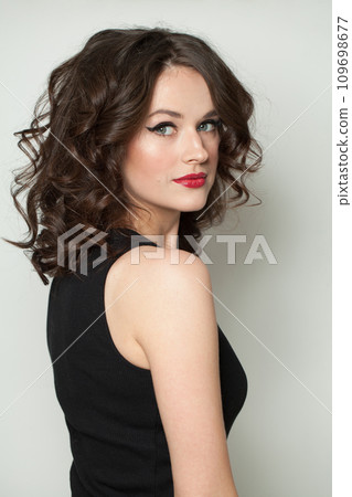 Beautiful young glamorous fashionable brunette model woman with wavy hairstyle, healthy skin  109698677