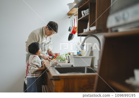 A father in his 30s and his 7-year-old son cooking A father in his 30s and his 7-year-old son cooking 109699195