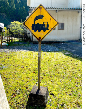Old road sign with railroad crossing Old road sign with railroad crossing 109699481