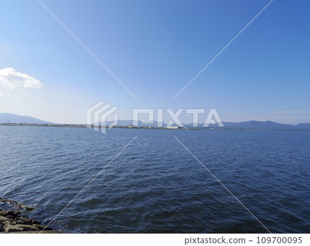Lake Shinji seen from Izumo City, Shimane Prefecture 109700095