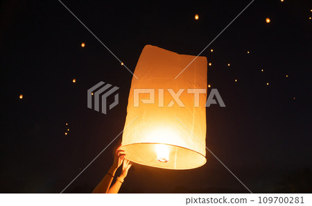 Thai people release sky floating lanterns or lamp to worship Buddha's relics at night. Traditional festival in Chiang mai, Thailand. Loy krathong Thai people release sky floating lanterns or lamp to worship Buddha's relics at night. Traditional festival in Chiang mai, Thailand. Loy krathong 109700281