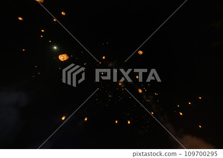 Thai people release sky floating lanterns or lamp to worship Buddha's relics at night. Traditional festival in Chiang mai, Thailand. Loy krathong Thai people release sky floating lanterns or lamp to worship Buddha's relics at night. Traditional festival in Chiang mai, Thailand. Loy krathong 109700295