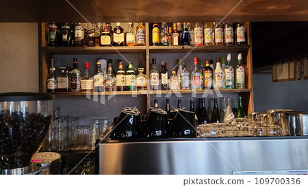 A bar A bar 109700336