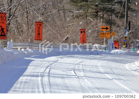 Traffic lights and information signs for road construction in mountainous areas in winter Traffic lights and information signs for road construction in mountainous areas in winter 109700362