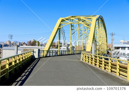 Mukono Bridge under clear skies in Nagoya City 109701376