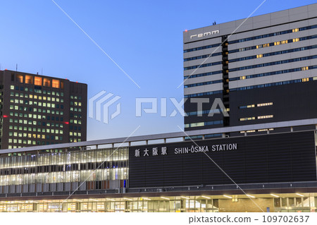 Night view of JR Shin-Osaka Station, Yodogawa Ward, Osaka City Night view of JR Shin-Osaka Station, Yodogawa Ward, Osaka City 109702637
