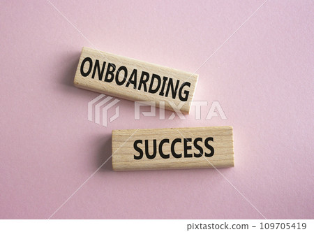 Onboarding Success symbol. Concept word Onboarding Success on wooden blocks. Beautiful pink background. Business and Onboarding Success concept. Copy space 109705419