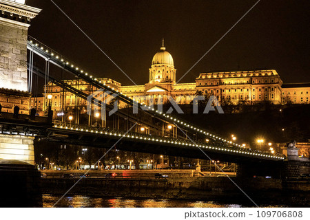 Night view of Budapest illuminated from a boat on the Danube River 109706808