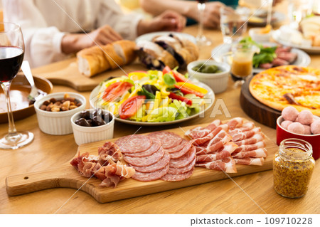 party food on the table 109710228