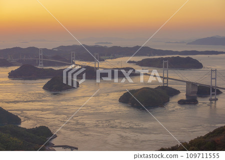 瀨戶內島波高速公路的夕陽 109711555