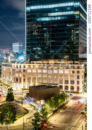 [Tokyo] Night scenery in front of Tokyo Station 109712106