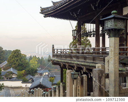 東大寺二月堂及舞台風景 東大寺二月堂及舞台風景 109712300