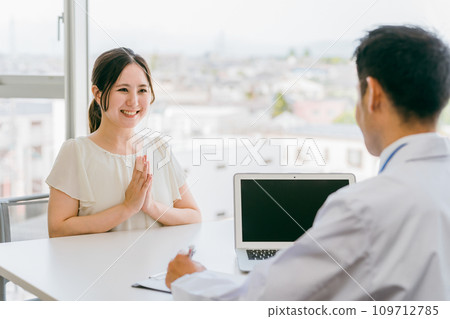 Physician/Doctor listening to a female patient undergoing examination (early detection, health checkup, medical checkup, medical examination, diagnosis, testing) Physician/Doctor listening to a female patient undergoing examination (early detection, health checkup, medical checkup, medical examination, diagnosis, testing) 109712785