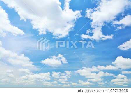夏天藍天和雲彩 109713618
