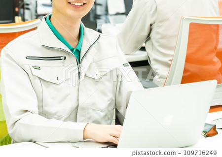 A faceless male engineer working in a sophisticated office A faceless male engineer working in a sophisticated office 109716249