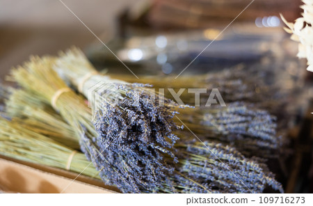 Bundles of fragrant blooming lavender with purple flowers on market stall Bundles of fragrant blooming lavender with purple flowers on market stall 109716273