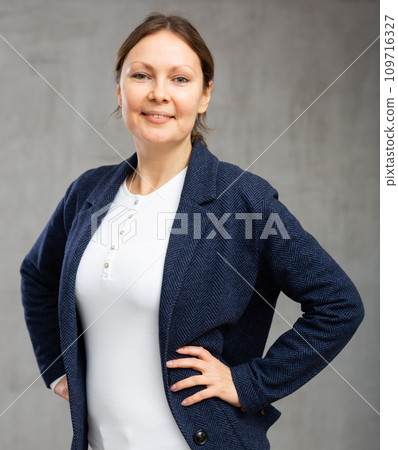 Portrait of smiling woman posing in jacket 109716327